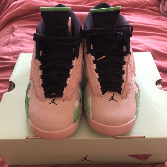Women’s Air Jordans Aleali May sneakers. - Picture 2 of 5
